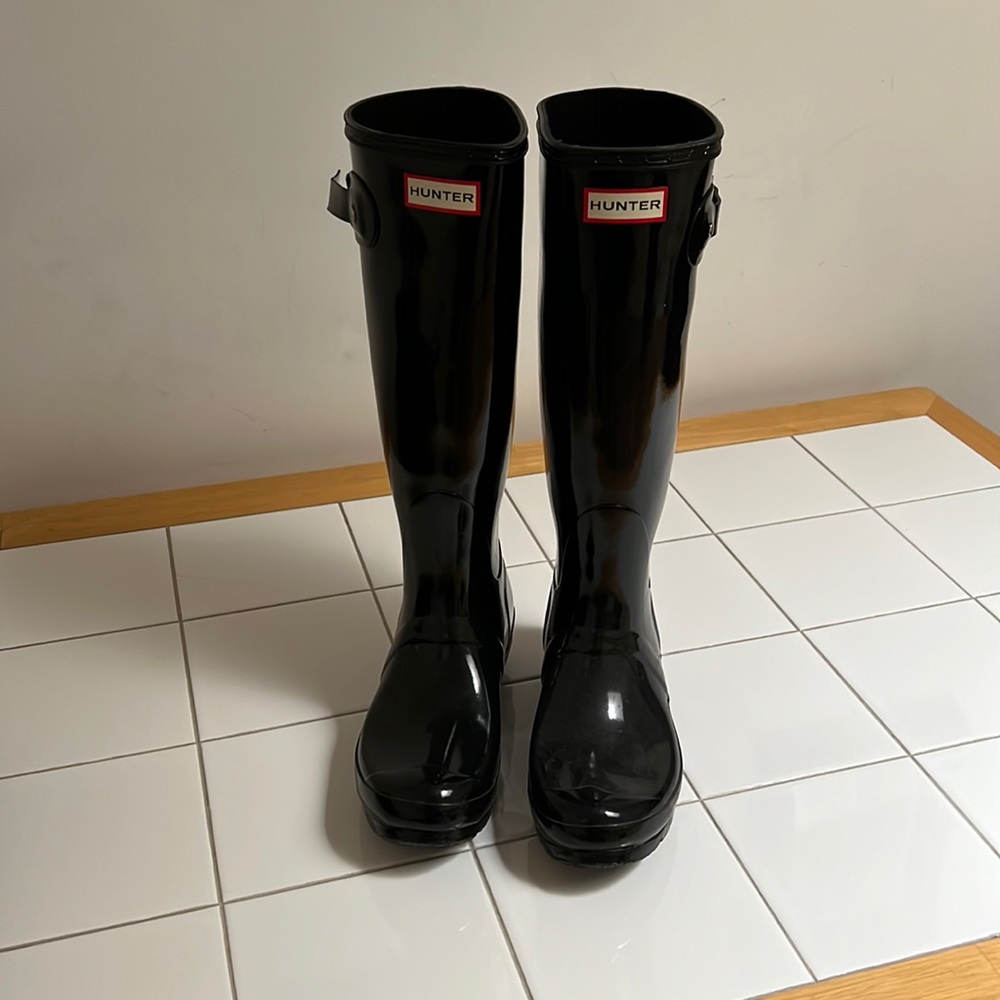Hunter Rain Boots ☔️ 16” tall, size W7.  Fits 7-7.5.